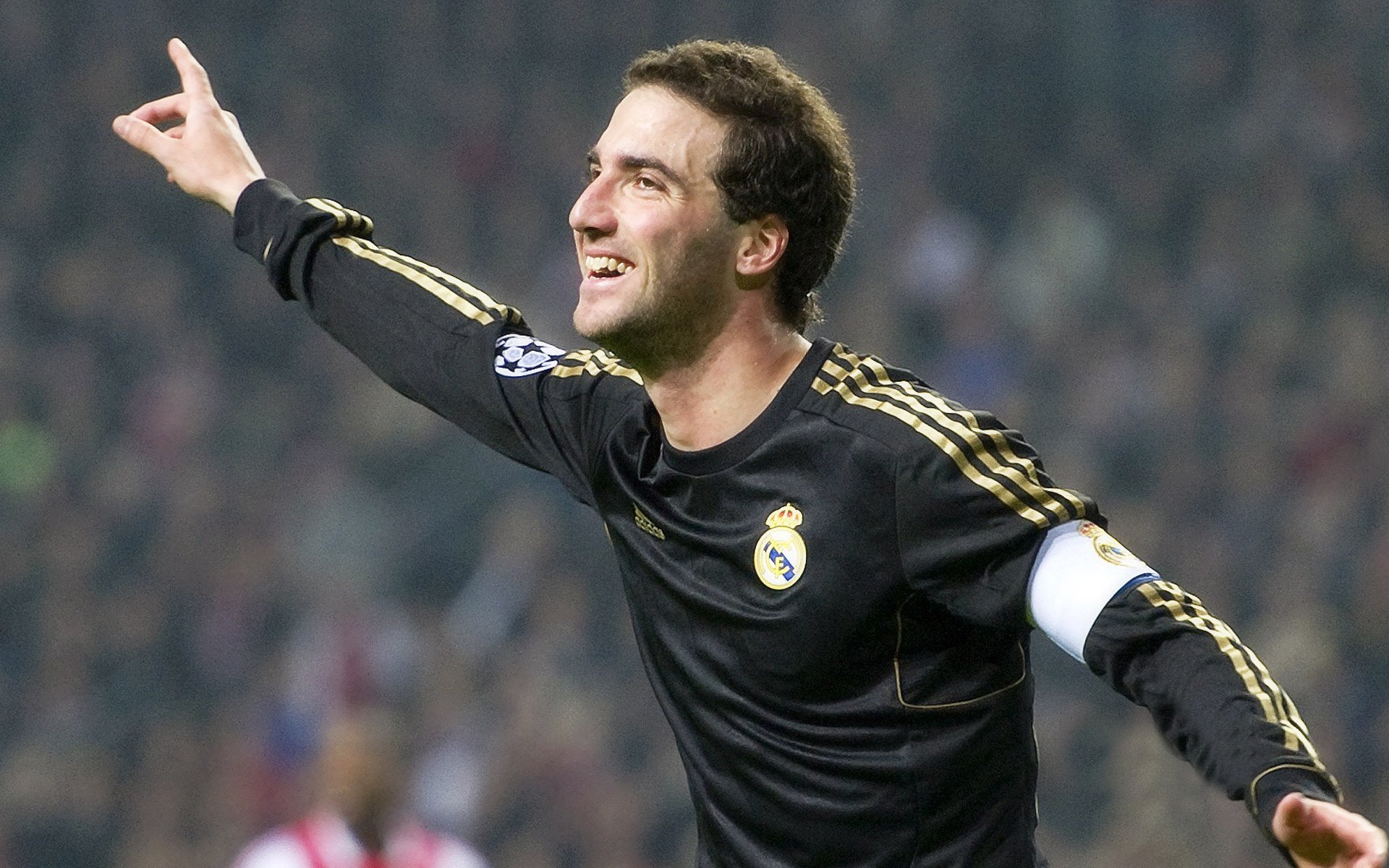 爱游戏入口-“马科斯·梅特罗的全能防守与强大进攻，为阿根廷美洲狮队打下胜利基础”